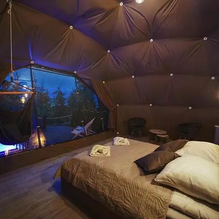 Peak Glamp & Jacuzzi Luxusní stan