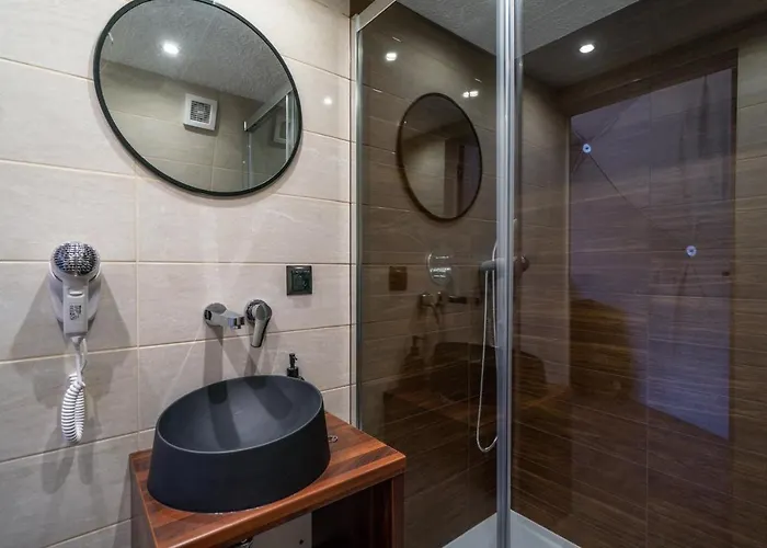 Peak Glamp & Jacuzzi *