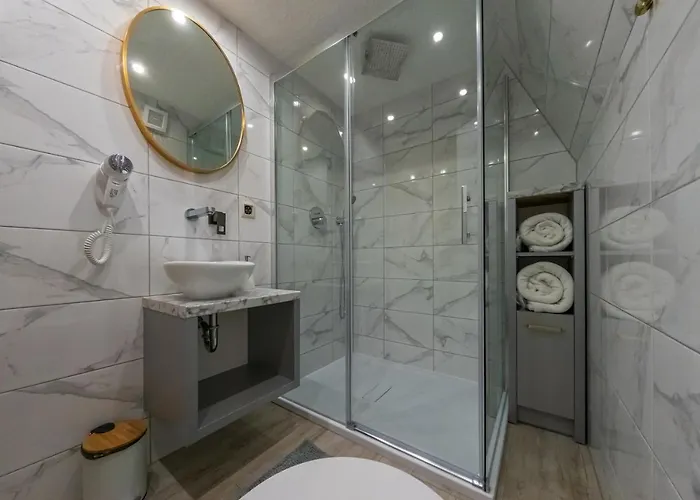 Peak Glamp & Jacuzzi