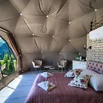 Peak Glamp & Jacuzzi *