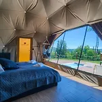 Peak Glamp & Jacuzzi Zakopane