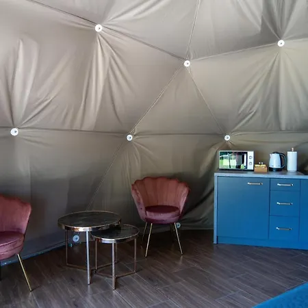 Peak Glamp & Jacuzzi * זקופאנה