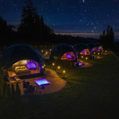 Peak Glamp & Jacuzzi זקופאנה