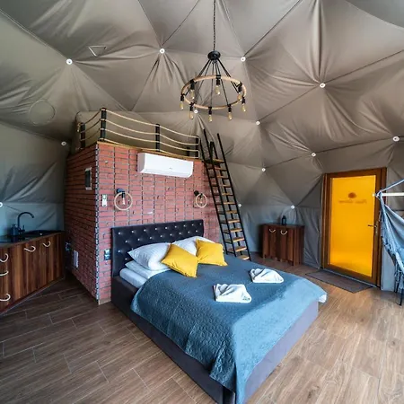 Peak Glamp & Jacuzzi * זקופאנה