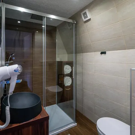 Peak Glamp & Jacuzzi 扎科帕内