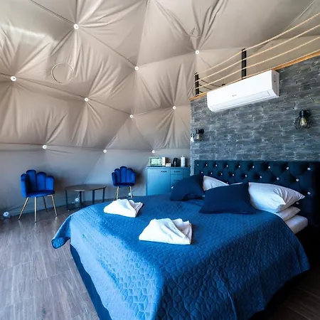 Peak Glamp & Jacuzzi * זקופאנה