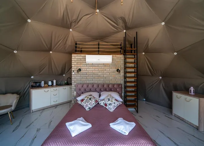 Luksusowy namiot Peak Glamp & Jacuzzi *