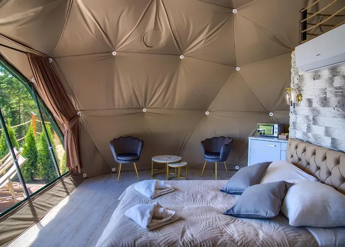 Luksusowy namiot Peak Glamp & Jacuzzi *