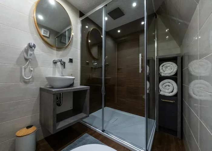 Luksusowy namiot Peak Glamp & Jacuzzi